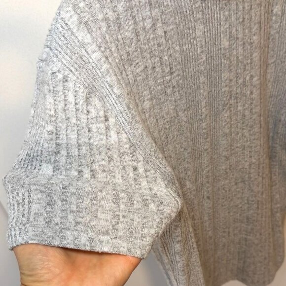 Gray Ribbed Sweater Tee Short Sleeve Mock Neck S - Y2K Style Forever 21 - Picture 4 of 6